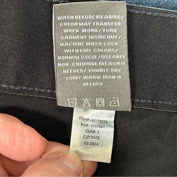 Torrid 3.5” Bombshell Premium Stretch High-Rise Jean Short NWT - Picture 9 of 14